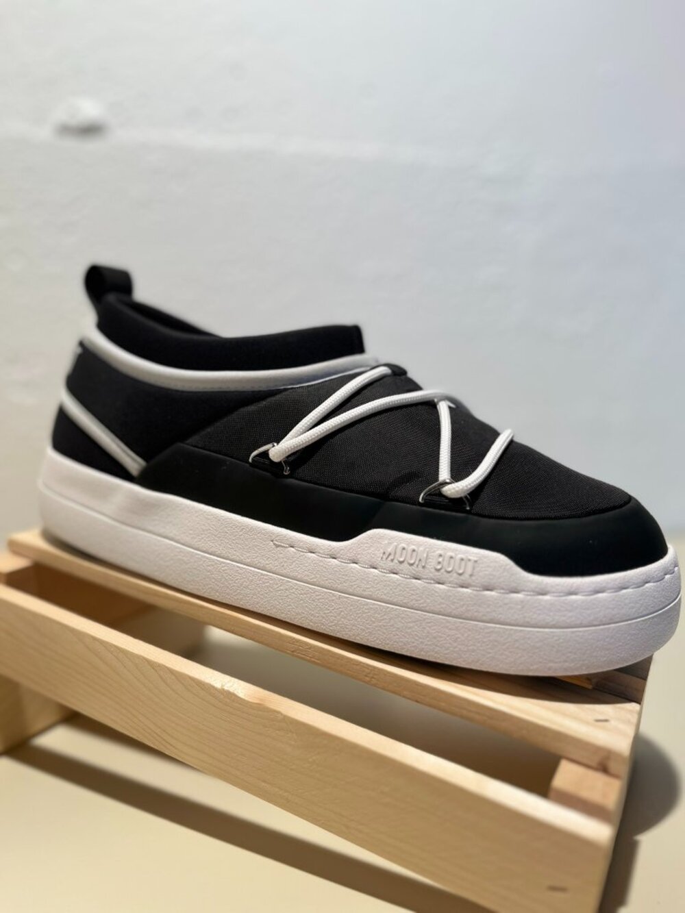 Moon Boot Unisex Park Icon Ambidextrous Slip-On Shoes - Picture 7 of 15